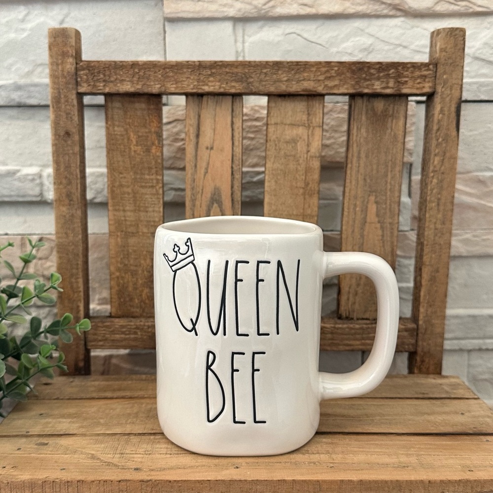 🆕 Rae Dunn | 👑 "QUEEN BEE" Mug!